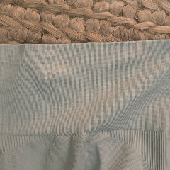 SET ACTIVE- LIMITED EDITION OUAI X SET size M. bondi - Picture 4 of 7